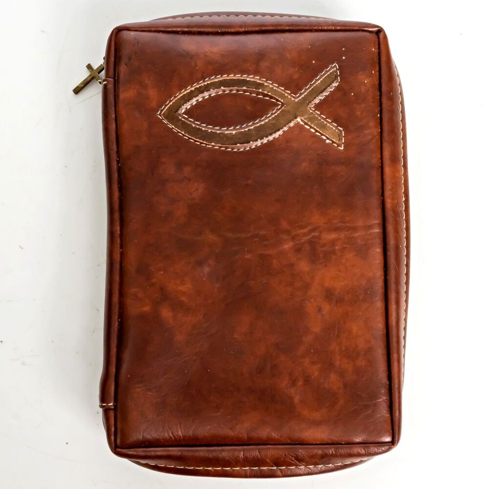 The New Living Bible New Living Translation Tyndale 2004 in Leather Zip Case